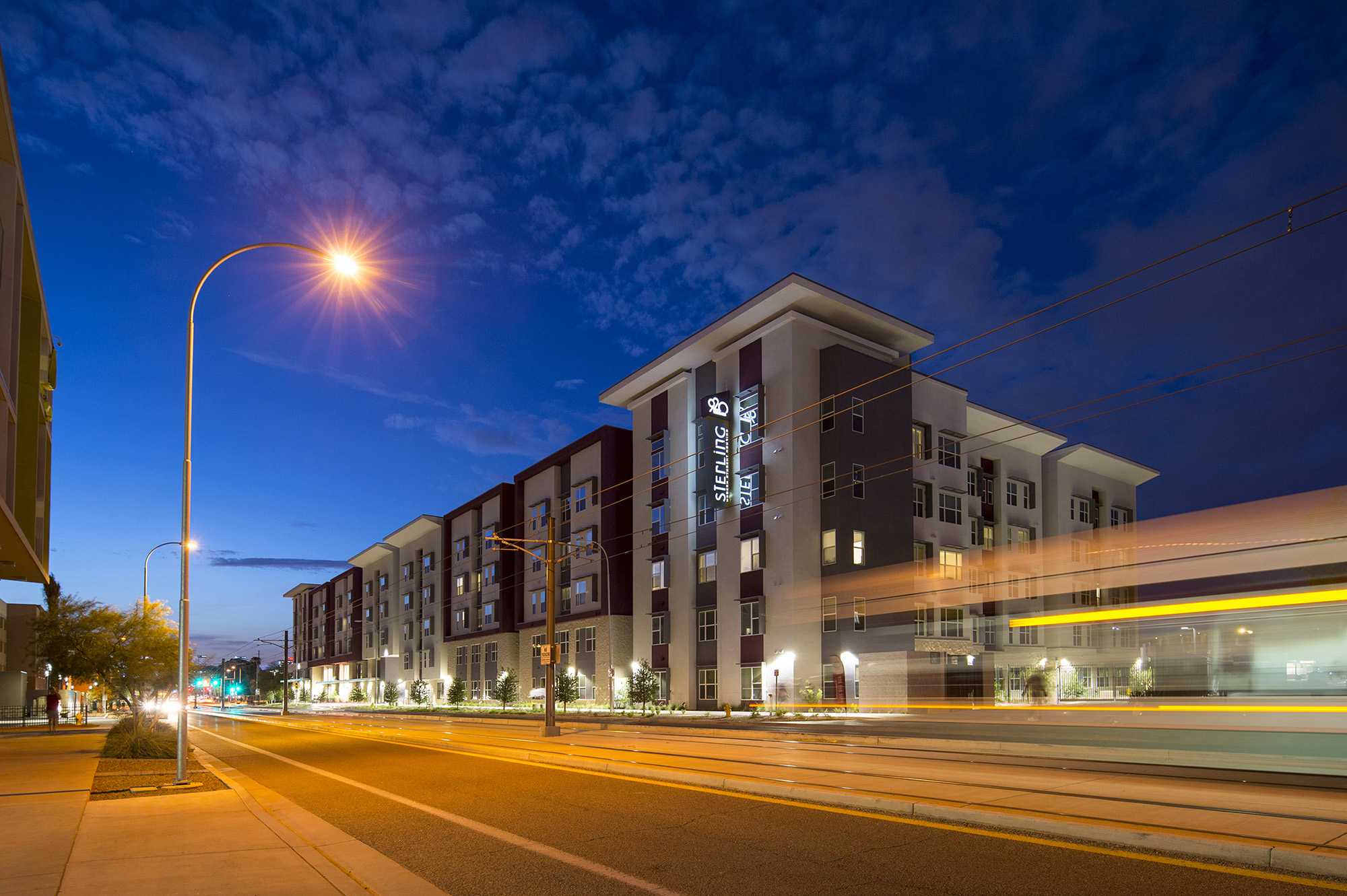 AUBERGE　MOTO38 Nine20 Tempe - Luxury Student Apartments Near ASU